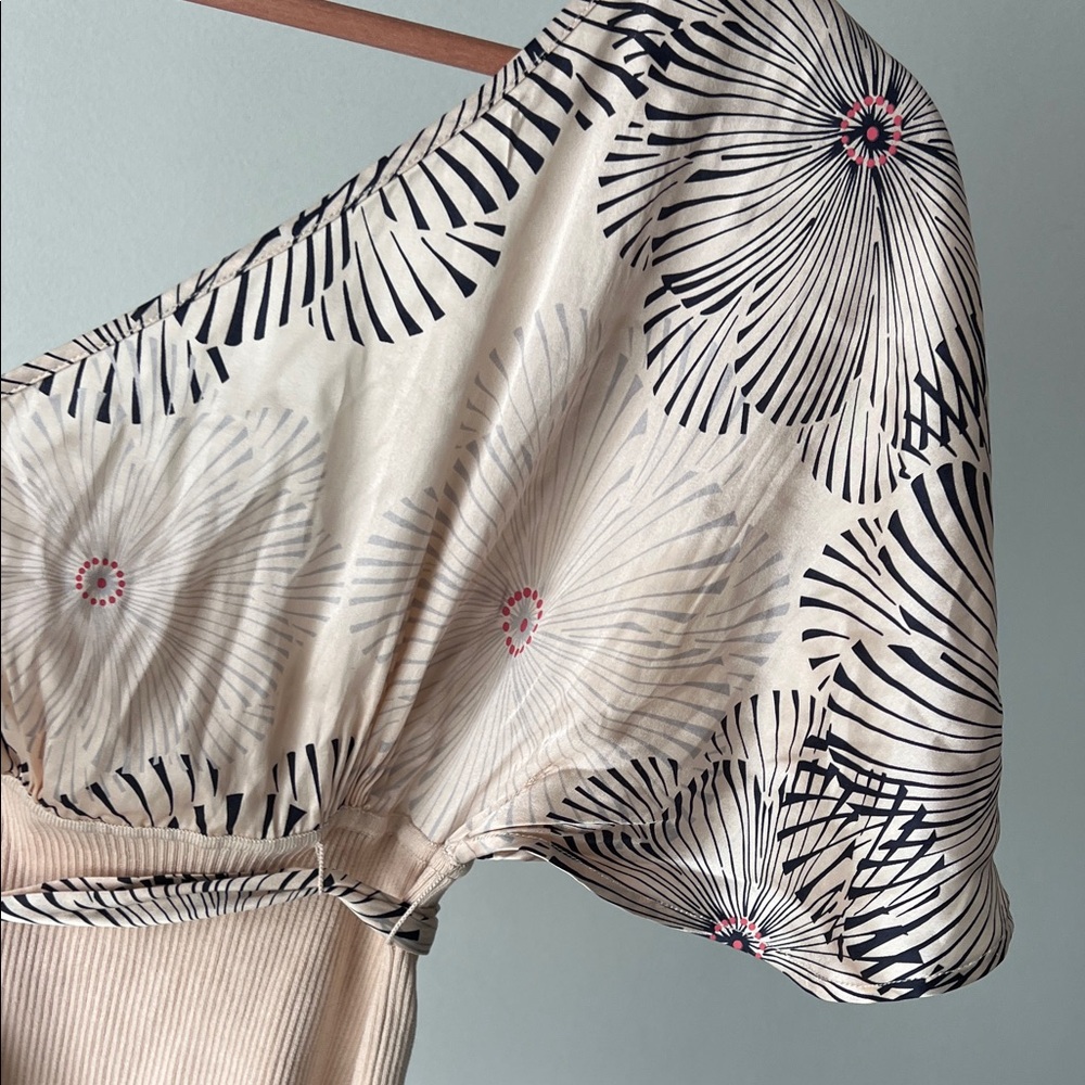 bebe One-Shoulder SILK Beige pink Top with Black Print XS - Picture 5 of 6